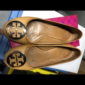 Tory Burch Reva Flats Tan size 9